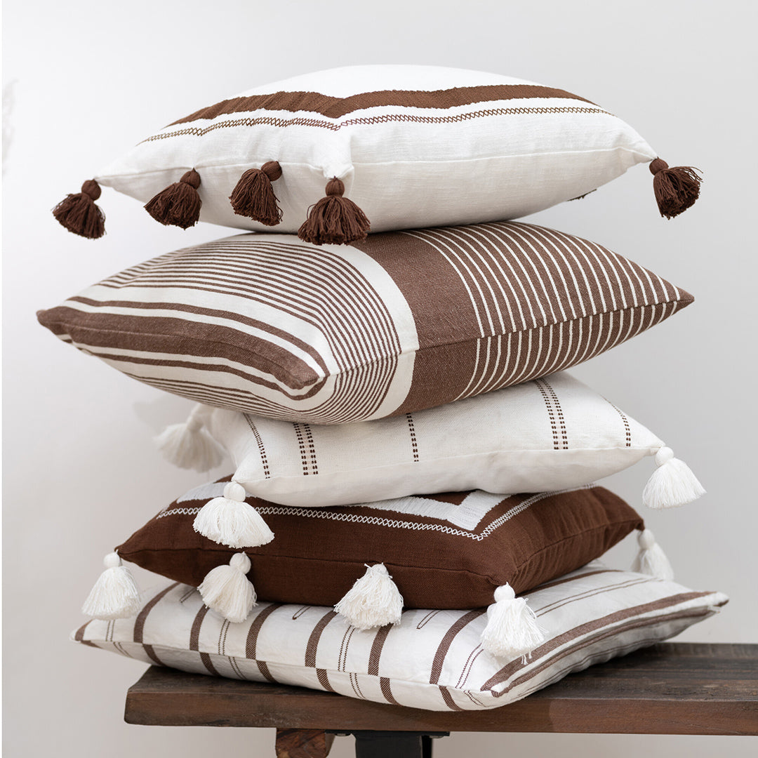 Cuscino fantasia a quadri con nappe